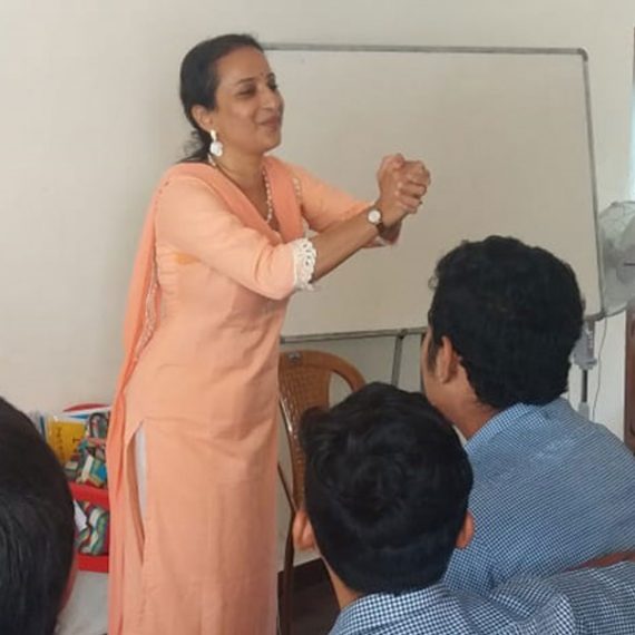 Social entrepreneur Roopa George motivating the studenrs on ” How to Save the Environment”.