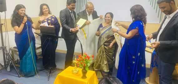 Ms Yamuna Menon awarded a Certificate for Best teacher by MaxLife
